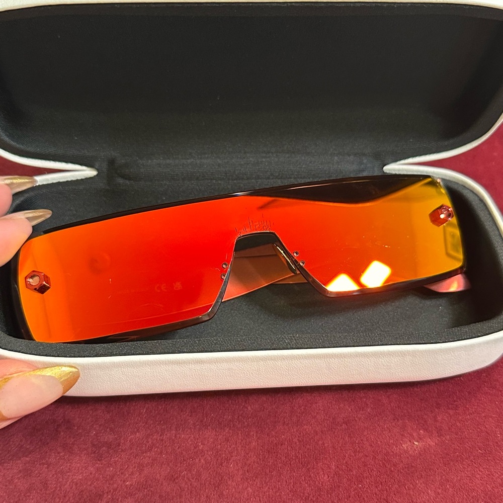 ALAIA Rectangular Sunglasses in Red metallic metal mirror designed - Picture 6 of 12
